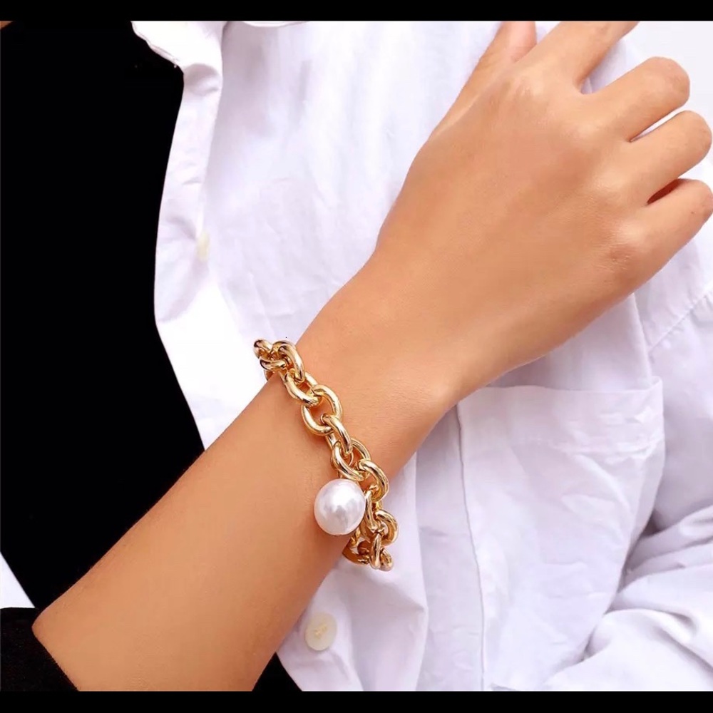 Trendy  Pearl Pendant Bracelet Gold